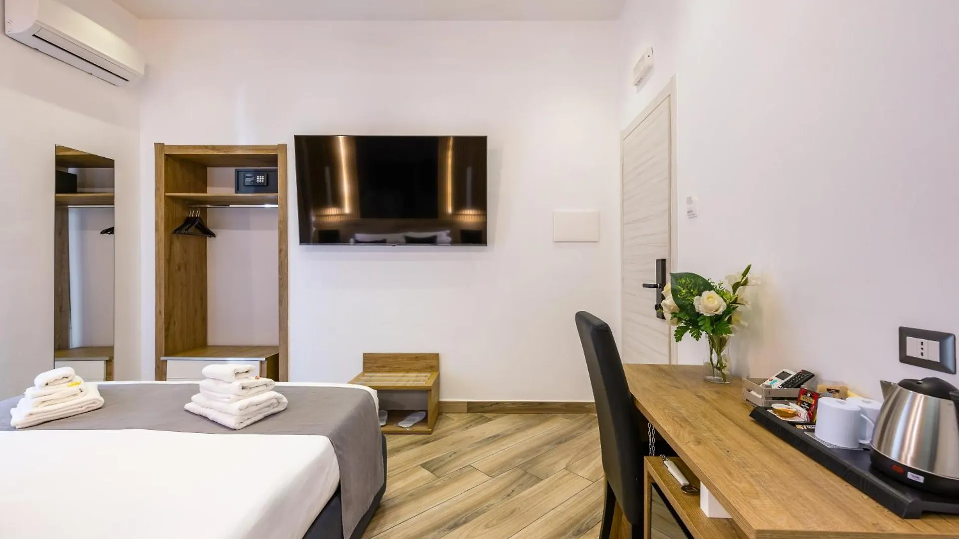 Hotel Bella Napoli 3*, Neapol